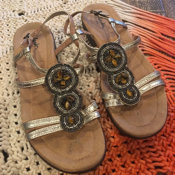 clarks beaded flip flops
